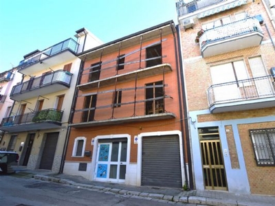 Palazzo / Stabile in vendita a Lavello