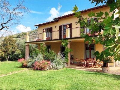 Piacevole casa a Castiglion Fiorentino con piscina e barbecue