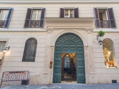 Prestigioso appartamento in vendita via borgognona, Roma, Lazio