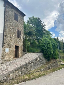 Quadrilocale ristrutturato in zona Frazioni: Monticello Amiata a Cinigiano