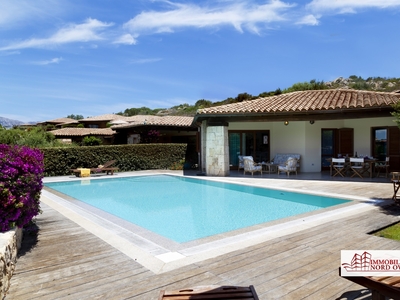 Villa a Capo Coda Cavallo con piscina