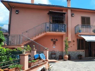 Villa a Rosignano Marittimo - gabbro