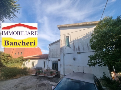 Villa in Via Poggio Sant'Elia in zona Pietro Leone,fontanelle a Caltanissetta