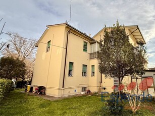 Casa Bi - Trifamiliare in Vendita a Forlì