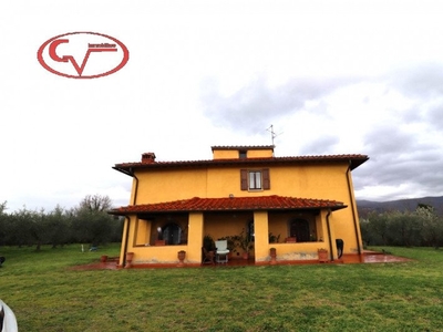 Villa in vendita 4 Stanze da letto a Castelfranco Piandiscò