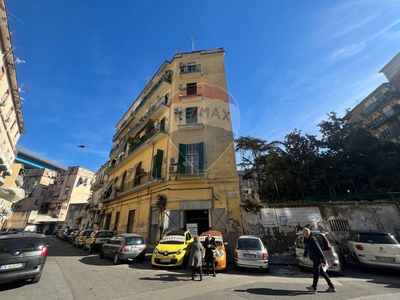 Appartamento di 65 mq a Napoli