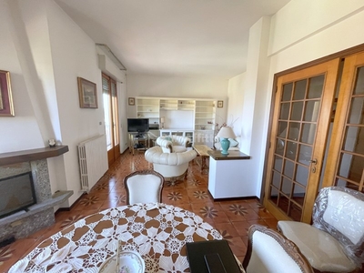 Appartamento in Affitto a Ancona, zona Pinocchio, 900€, 148 m², arredato