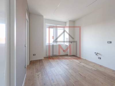 Appartamento in vendita a Milano largo Promessi Sposi, 10