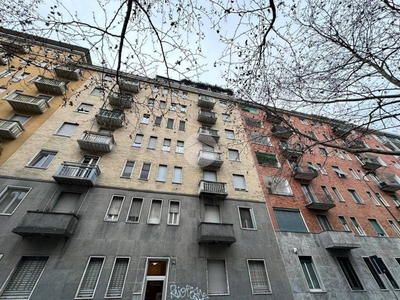 Appartamento in vendita a Milano via Alfonso Capecelatro, 15