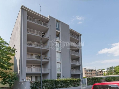 Appartamento in vendita a Milano via Amilcare Bonomi