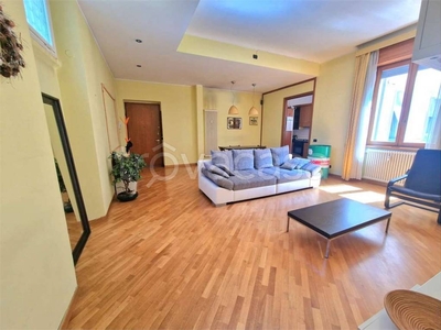 Appartamento in vendita a Milano via Arona , 14