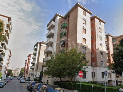 Appartamento in vendita a Milano via Fratelli Rosselli