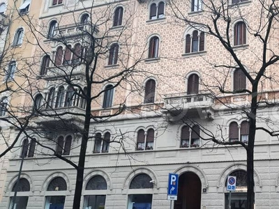 Appartamento in vendita a Milano via Losanna, 16