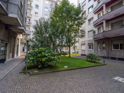 Appartamento in vendita a Milano via Pompeo Cambiasi, 14