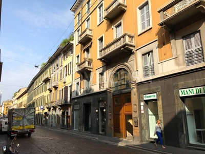 Appartamento in vendita a Milano via Pontaccio