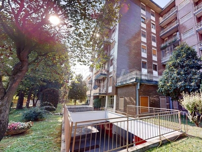 Appartamento in vendita a Milano via Ronchi, 36