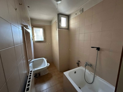 Appartamento in Vendita a Piacenza, 230'000€, 360 m²