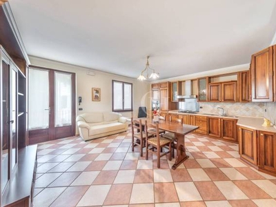 Appartamento in vendita in Pozzolengo, Italia