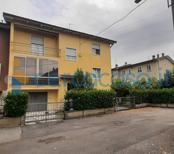 Brescia nord, zona Villaggio Prealpino, appartamento quadrilocale.