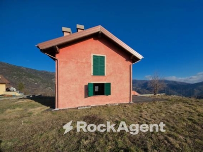 Casa in vendita in Campomorone, Italia