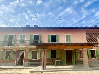 Casa in vendita in Castagnole delle Lanze, Italia
