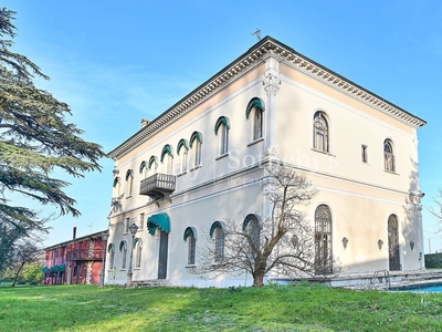 Casa in vendita in Ferrara, Italia
