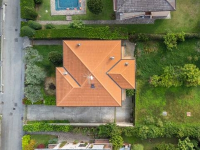 Casa in vendita in Peschiera del Garda, Italia