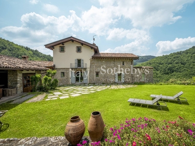 Casa in vendita in Piozzano, Italia