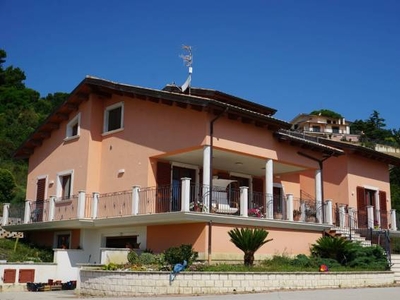 Casa in vendita in Roseto degli Abruzzi, Italia