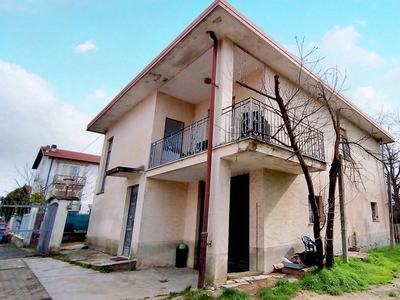 Casa indipendente con giardino a Cumiana