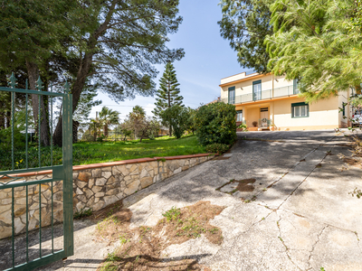 Casa indipendente con giardino in contrada adragna, Sambuca di Sicilia