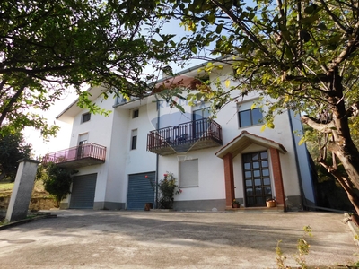Casa indipendente di 257 mq a Roccamontepiano