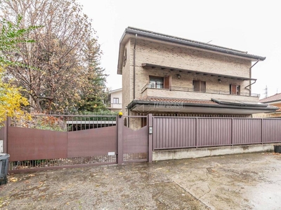 Casa Indipendente in vendita a Novate Milanese via e de Amicis