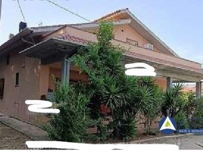 Casale in Vendita a Latina, 78'750€, 464 m²