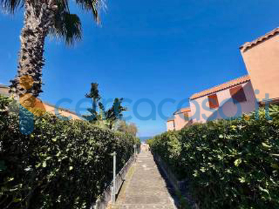 COD 2663 Costa Saracena – Augusta, in residence con piscina, VENDESI villetta accorpata 5 vani