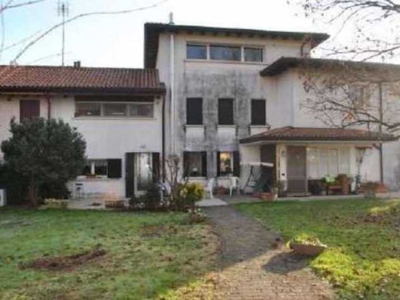 edificio-stabile-palazzo in Vendita ad Rossano Veneto - 224157 Euro