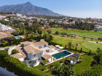 Frontline Golf Villa With Panoramic Views Of La Concha Mountain In Nueva Andalucia, Marbella