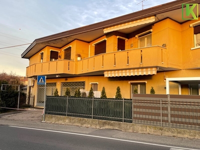 Immobile commerciale in Vendita a Varese, zona Bizzozzero, 52'000€, 150 m²