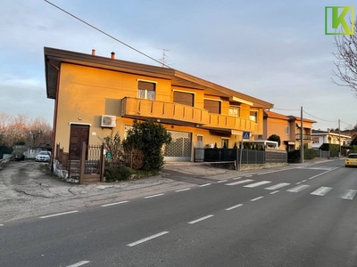 Immobile commerciale in Vendita a Varese, zona Bizzozzero, 79'000€, 90 m²