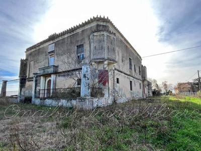 Masseria da ristrutturare in zona Tavernola a Foggia