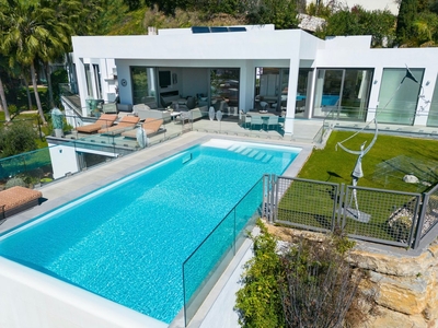 Modern Villa In Elevated Position With Sea Views In El Herrojo De La Quinta, Benahavis
