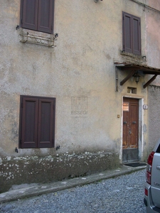 Porzione di casa in Vendita a Lucca Via Palagnana-palagnana