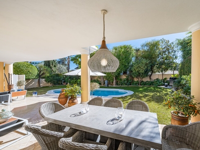 Splendid 5 Bedroom Villa Next To The Beach In Marbella's Golden Mile