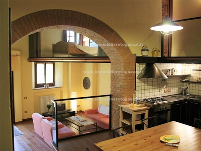 Splendido e raffinato appartamento ristrutturato in stile Loft nel Borgo Medievale di Certaldo Alto.