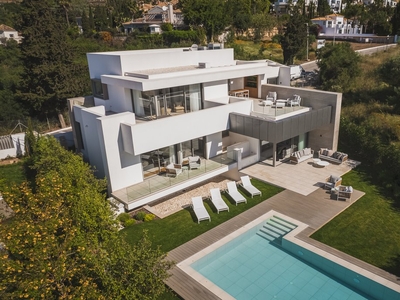 Stunning Modern 5 Bedroom Villa In El Paraiso, Estepona