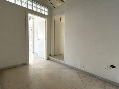 Ufficio in Affitto a Napoli, 2'000€, 150 m²