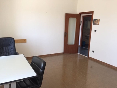 Ufficio in Affitto a Sassari, 500€, 80 m²