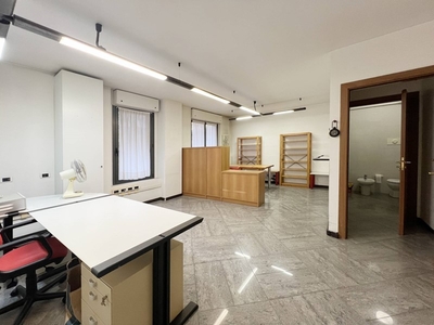 Ufficio in Vendita a Varese, 56'000€, 47 m²