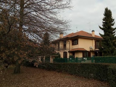 Villa a Schiera all'asta a Paderno Dugnano via San Martino, 68