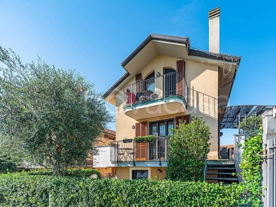 Villa a Schiera in vendita a Nerviano via Guareschi 24